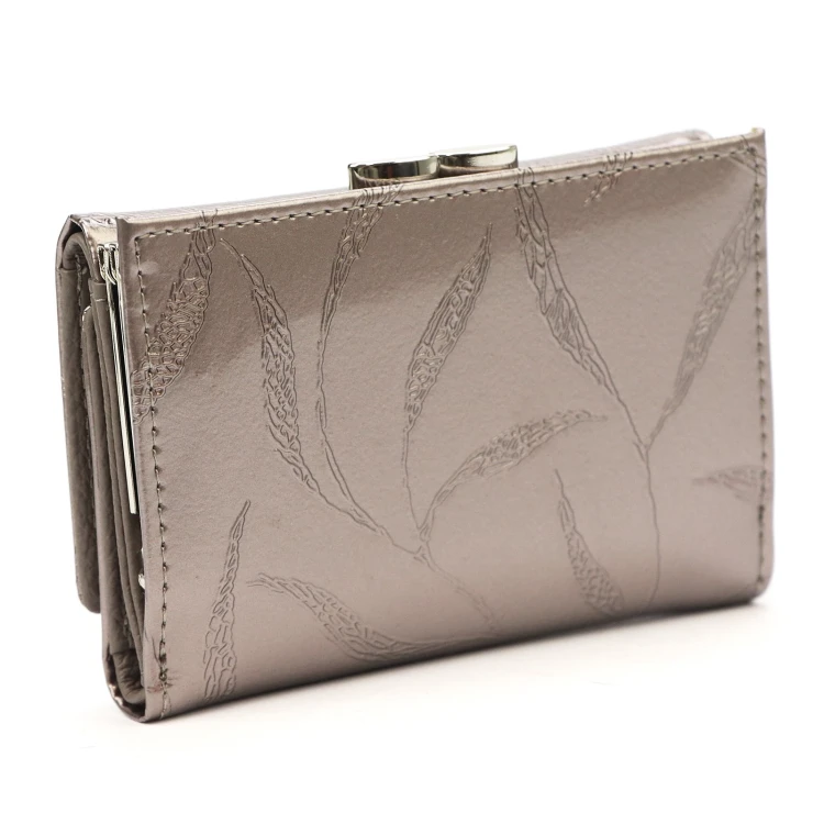 Lakierowany damski portfel z naturalnej skóry Pierre Cardin 02 LEAF-N 117